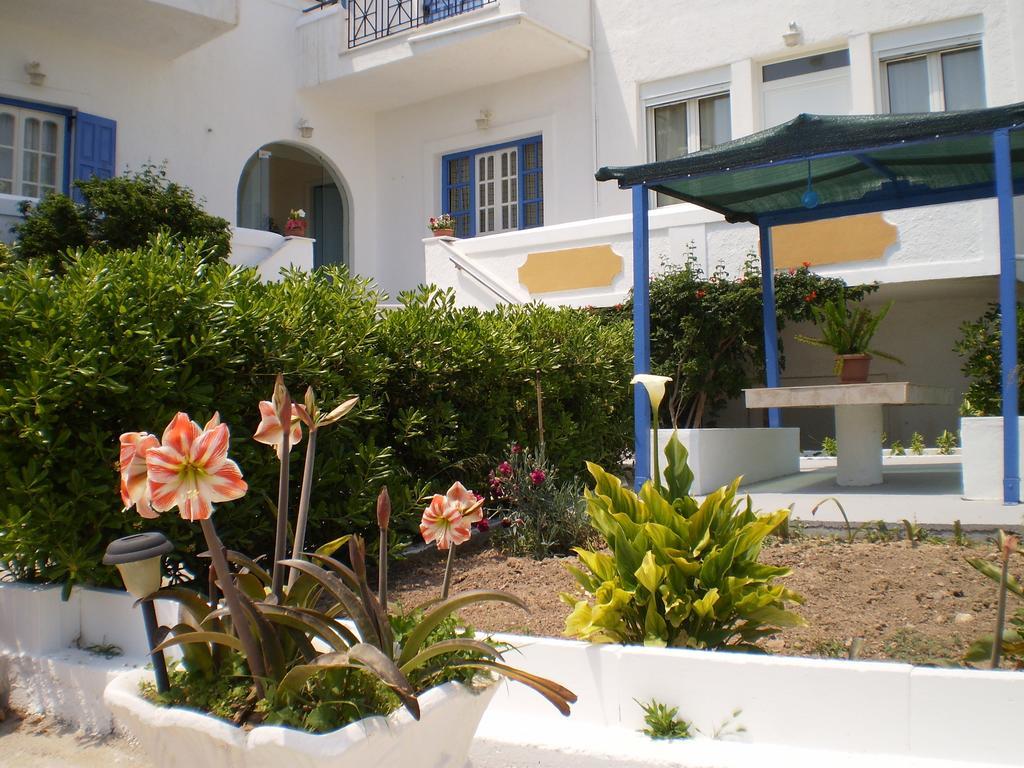 Barbara II Hotel Agia Marina  Buitenkant foto
