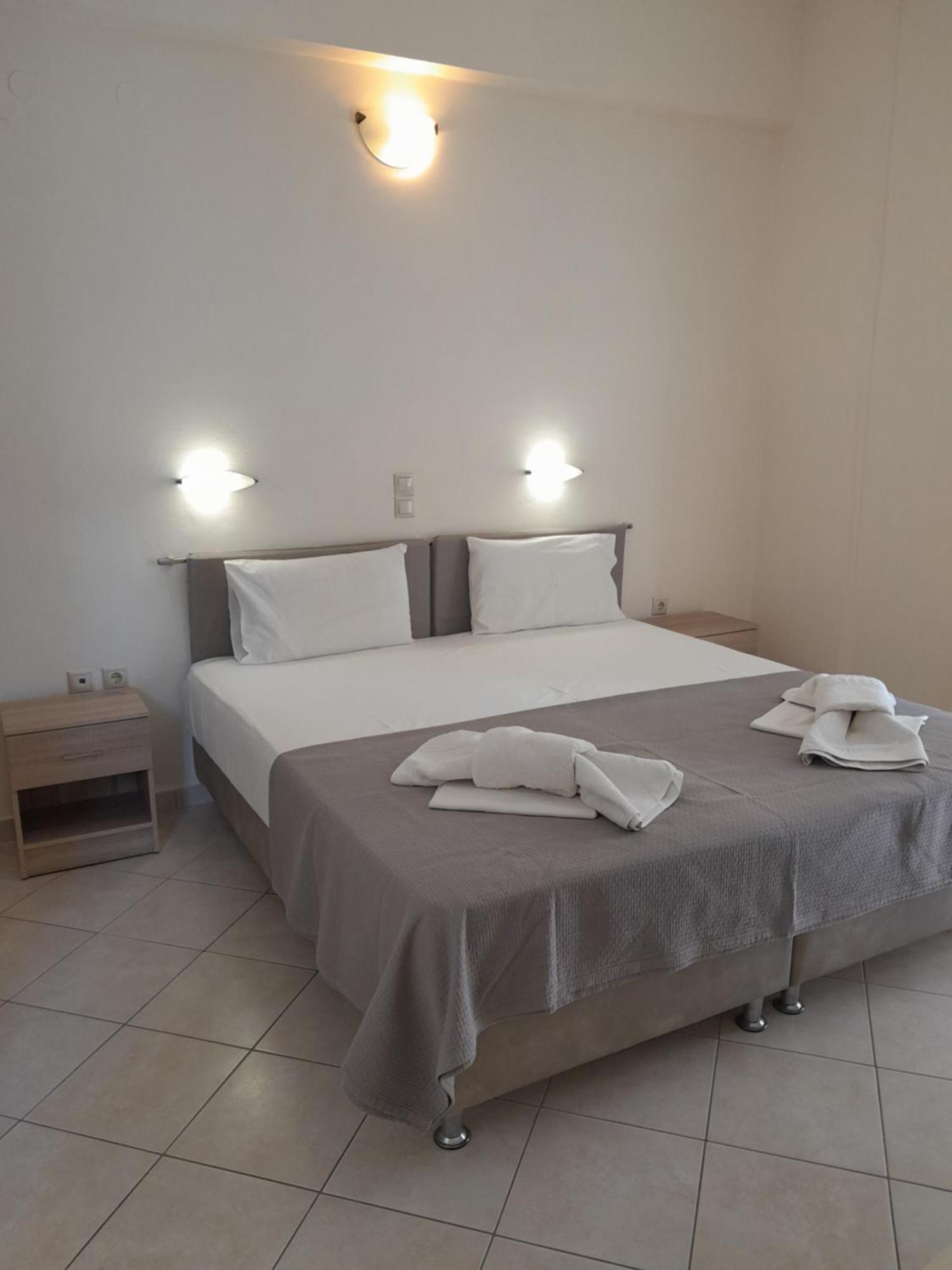 Barbara II Hotel Agia Marina  Buitenkant foto