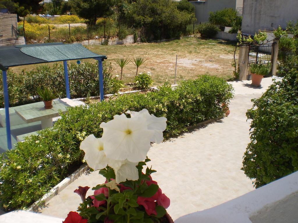 Barbara II Hotel Agia Marina  Buitenkant foto
